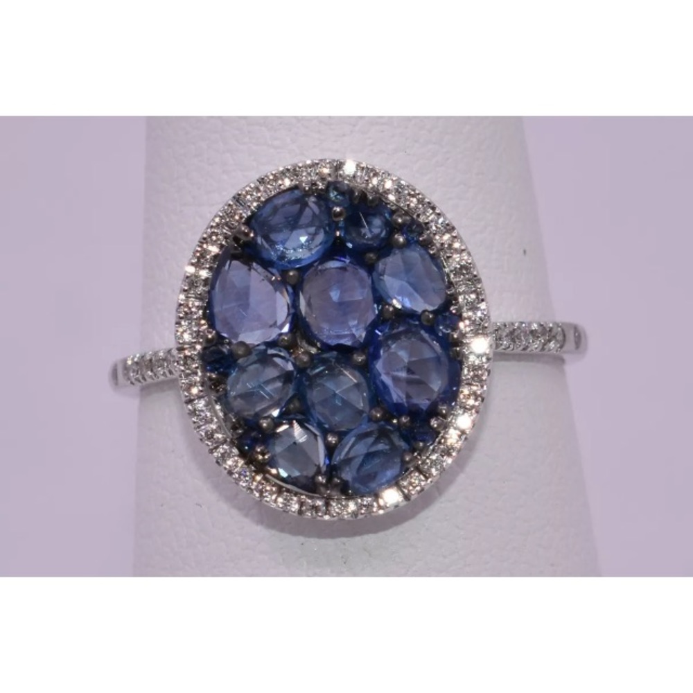 Gorgeous 18k white gold diamond and sapphire ring